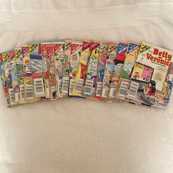 Vintage lot of 18 Archie Digest Library various titles see photos.Used condition - Picture 1 of 6
